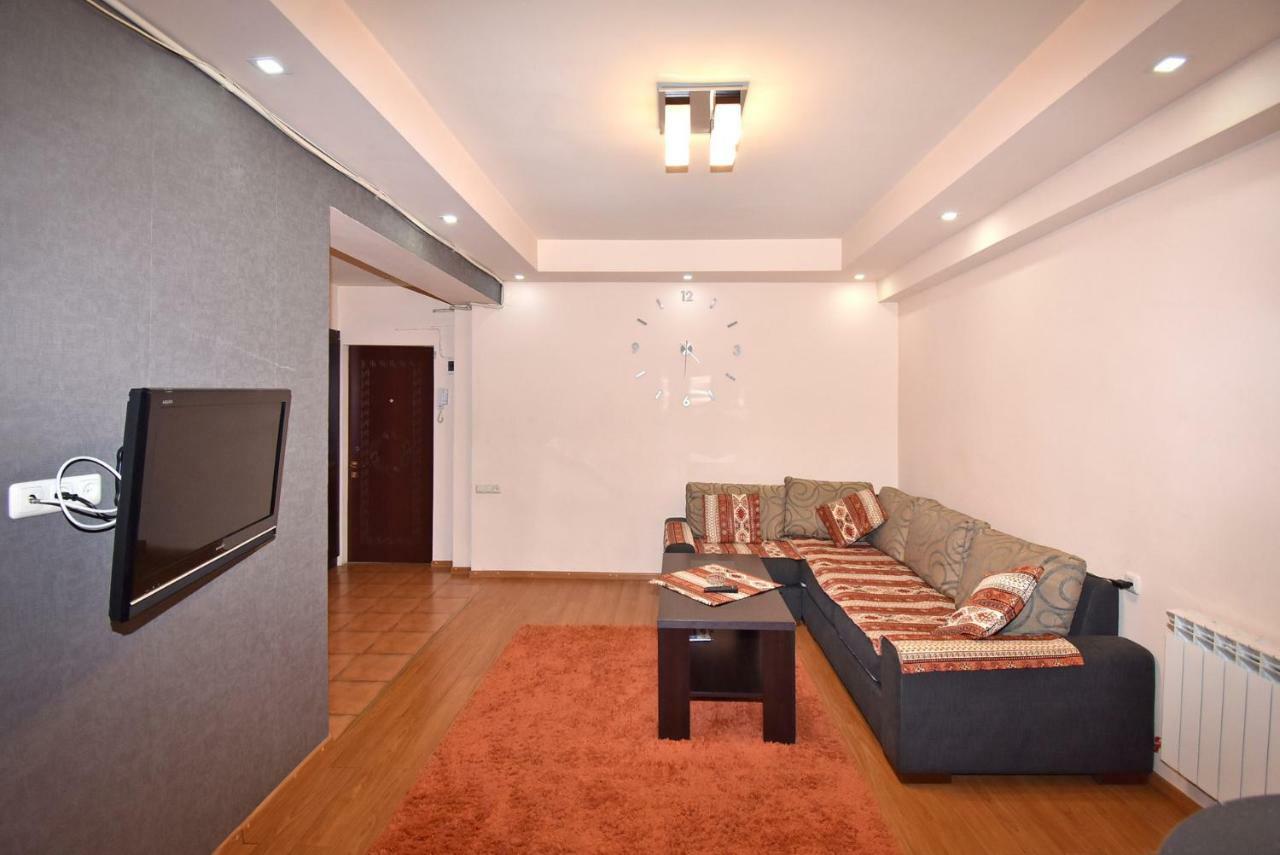 Apartments In Center Of Yerevan,Koghbatsi 1A Street Exterior photo