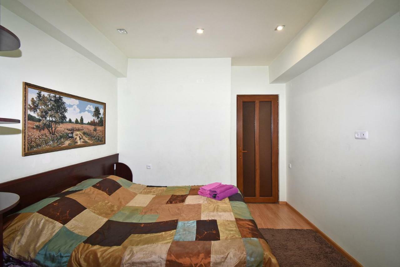 Apartments In Center Of Yerevan,Koghbatsi 1A Street Exterior photo