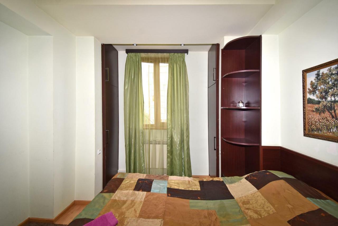 Apartments In Center Of Yerevan,Koghbatsi 1A Street Exterior photo